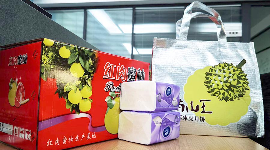 迎中秋 送關(guān)懷！金環(huán)電器給員工們派發(fā)中秋禮包